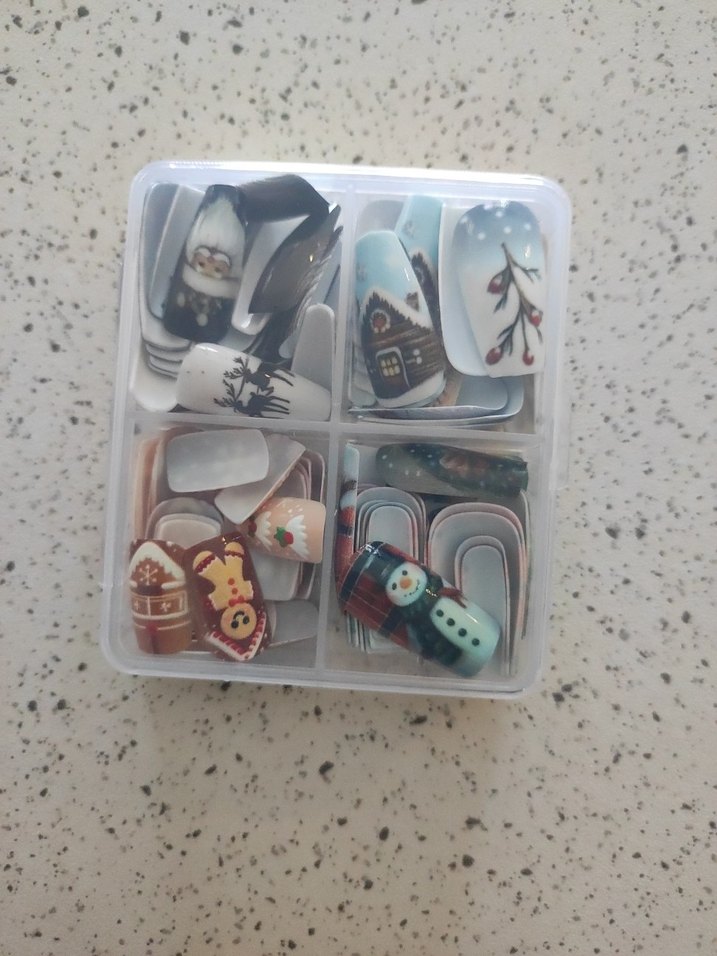 Çok Renkli Karanlık Tırnak Süslemeleri - Görsel 3