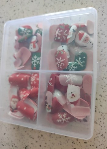 Çok Renkli Yılbaşı Tırnak Süsleri - Görsel 2