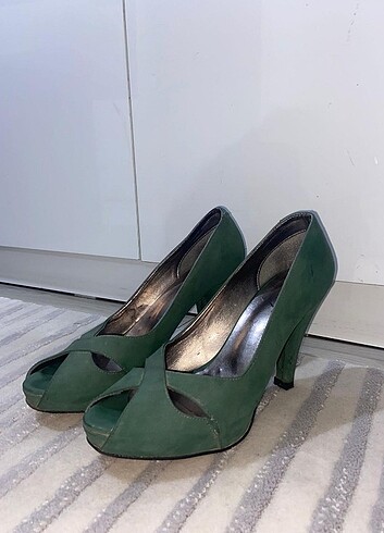 Diğer Zümrüt yeşili topuklu ayakkabı 