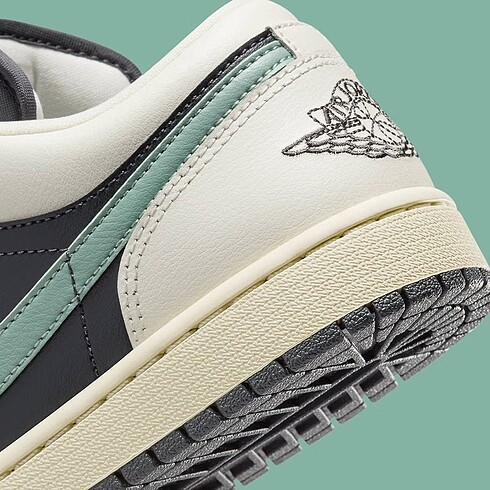 40 Beden gri Renk Nike Air Jordan 1 Low ? Anthracite Jade Smoke ? 40-45 - Arası Nu