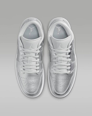 Nike Nike Wmns Air Jordan 1 Low ? Metallic Silver ?