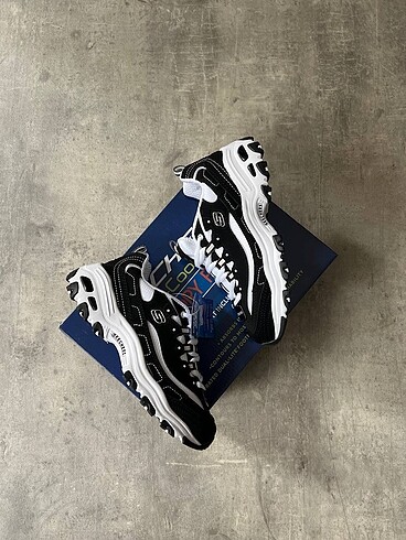 Skechers Skechers D'Lites-Biggest ? Black White ? 36-40 Arası Numaralar