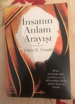 Elimde birçok kitap mevcut 
