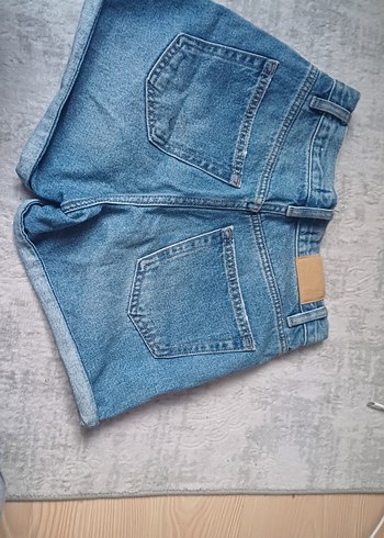 Düğmeli Bol Kesim Mini Denim Şort - Görsel 2