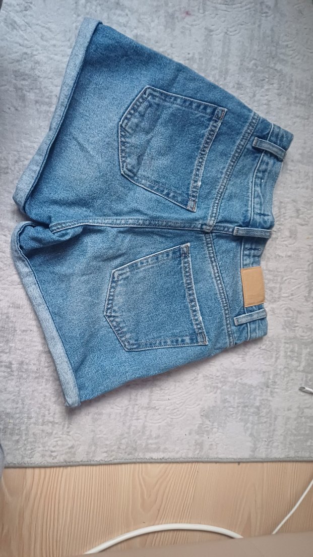 Düğmeli Bol Kesim Mini Denim Şort - Görsel 2