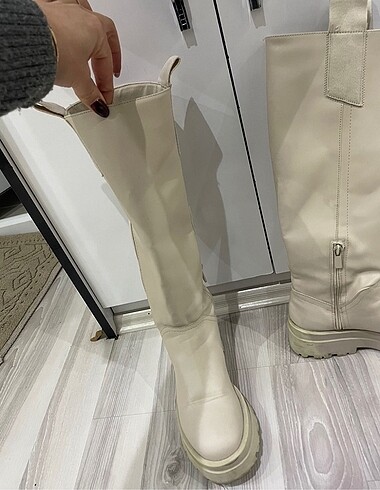 Stradivarius Ekru tırtıklı tabanlı düz çizme
