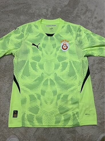 Puma Muslera imzalı forma