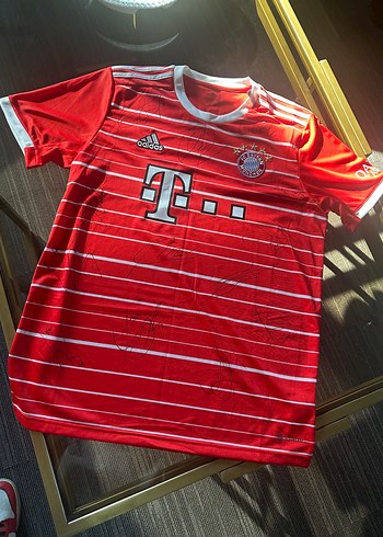 Bayern İmzalı Forma