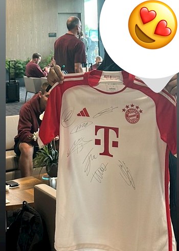 Adidas Bayern İmzalı Forma