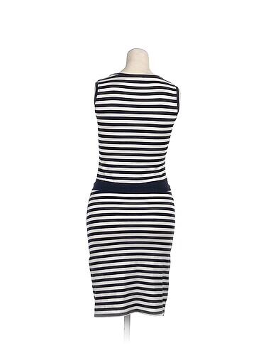 s Beden PreLoved Kısa Elbise %70 İndirimli.