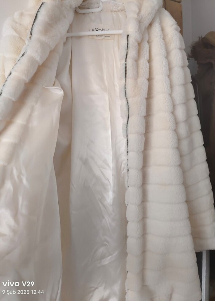 Krem kapüşonlu peluş mont - Görsel 2