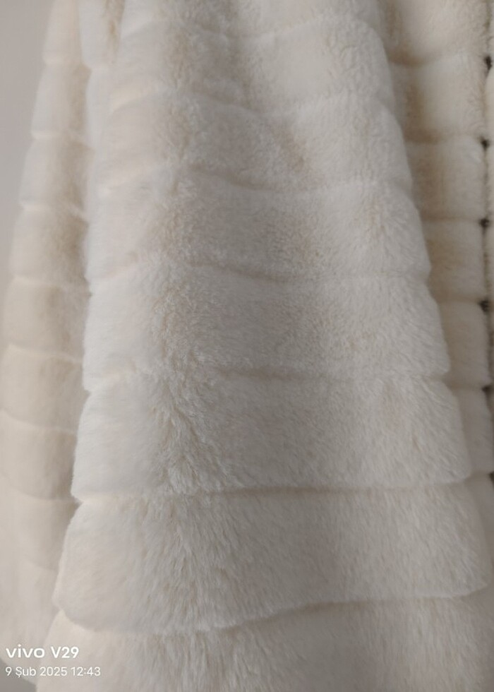 Krem kapüşonlu peluş mont - Görsel 3