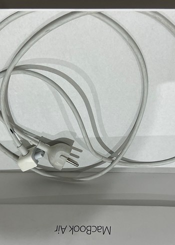 Beyaz MacBook Air Dizüstü Bilgisayar - Görsel 7