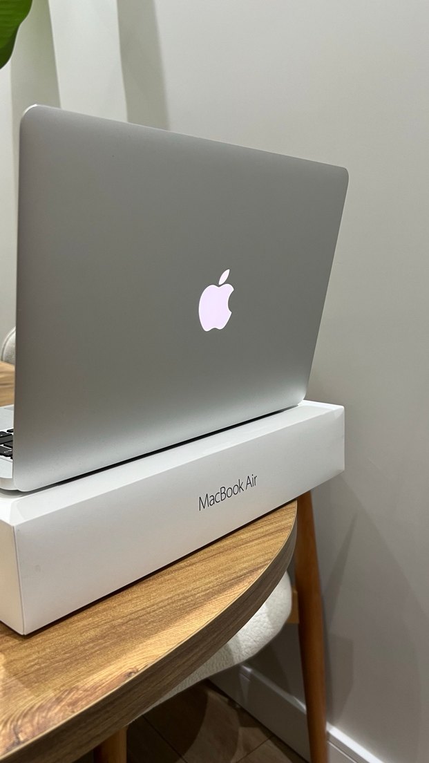 Beyaz MacBook Air Dizüstü Bilgisayar - Görsel 4