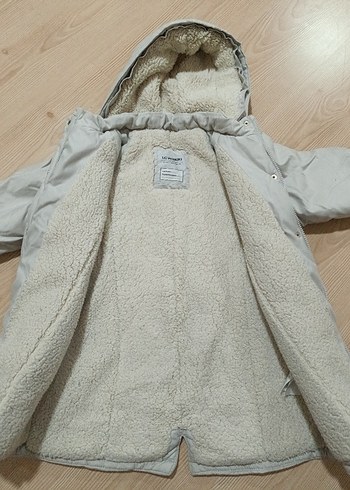 Kız Çocuk Gri Kapüşonlu Nakışlı Kürklü Mont - Görsel 2