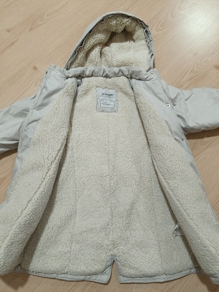 Kız Çocuk Gri Kapüşonlu Nakışlı Kürklü Mont - Görsel 2