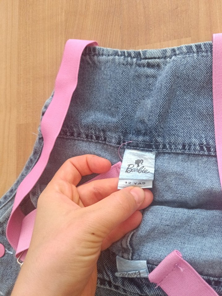 Kızlar için renkli nakışlı pembe askılı kot tulum - Görsel 3