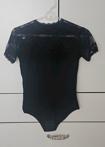 Dantel Detaylı Siyah Midi Bodysuit