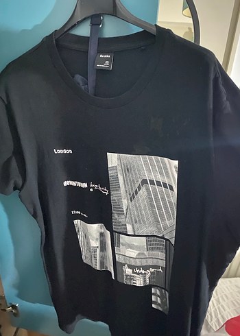 BERSHKA Siyah Baskılı Oversize tişört - Görsel 2