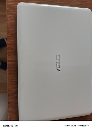 Beden ASUS E502S Dizüstü Bilgisayar