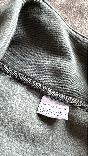 s Beden Defacto üst