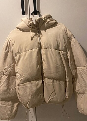 Bershka şişme mont bej renk