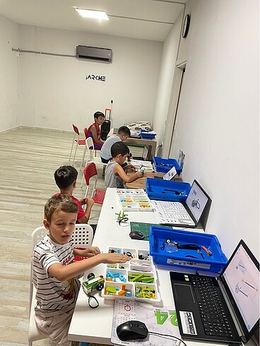 Beden Renk Sıfır LEGO WeDo 2.0 Seti (Yurtiçi)
