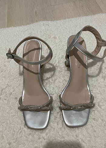 Gri Metal Tokalı Abiye Ayakkabı - Görsel 2
