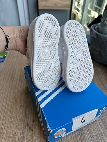 22 Beden beyaz Renk Adidas çocuk ayakkabı stan smith