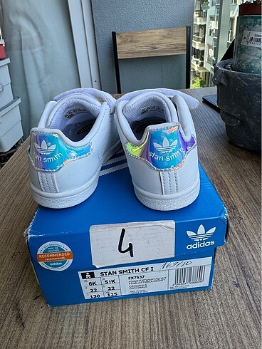 22 Beden Adidas çocuk ayakkabı stan smith