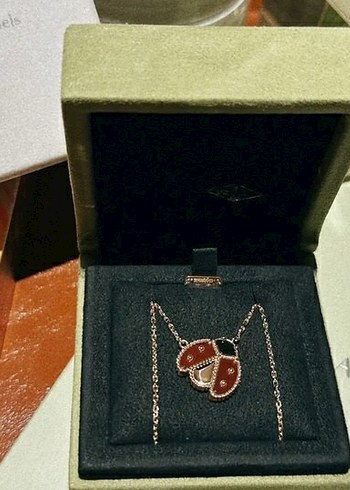 Van Cleef & Arpels Uğur Böceği Kolye
