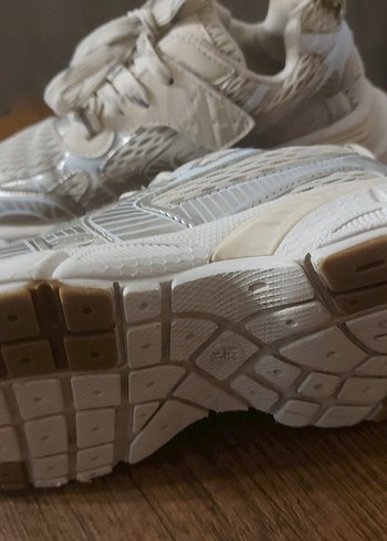 Kadın Beyaz Platformlu Yılan Desenli Spor Ayakkabı - Görsel 4