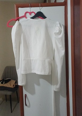 Beyaz V Yaka Kemerli Kadın Bluz - Görsel 4