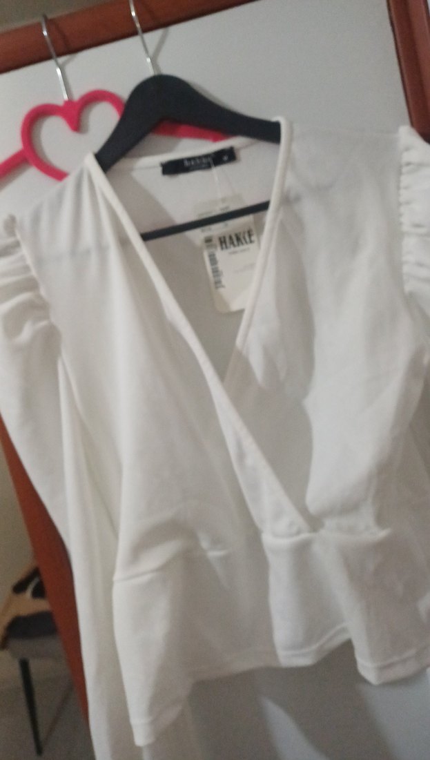 Beyaz V Yaka Kemerli Kadın Bluz - Görsel 2