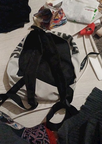 Gri Fermuarlı Kadın Sırt Çantası - Görsel 2