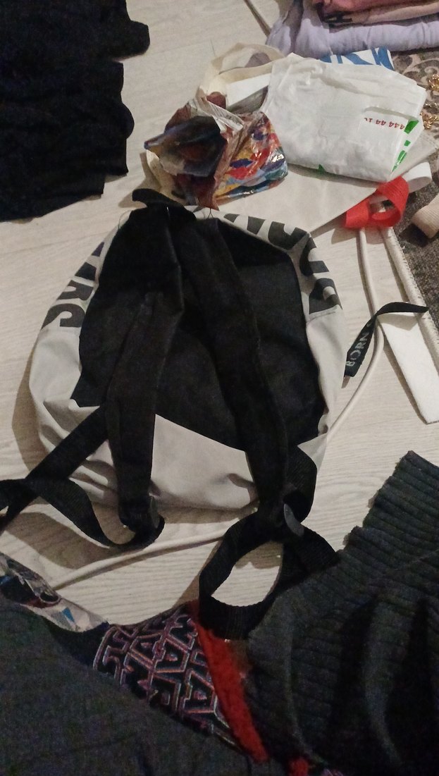 Gri Fermuarlı Kadın Sırt Çantası - Görsel 2