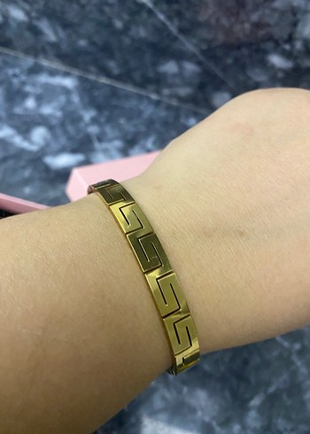 Zincir Detaylı Altın Renk Kadın Bileklik - Görsel 2