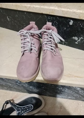 LC Waikiki Pembe Süet Bağcıklı Kadın Bot
