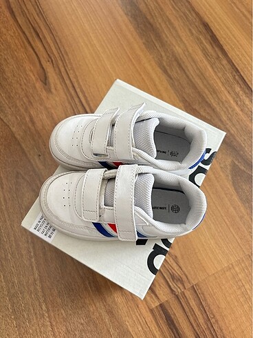 25 Beden beyaz Renk Adidas bebek ayakkabı
