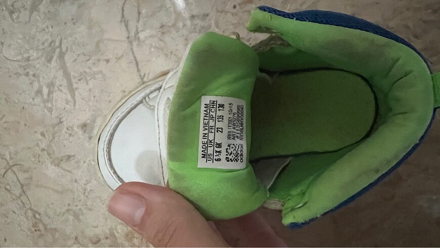 23 Beden beyaz Renk Adidas unisex çocuk sneakers 23 numara