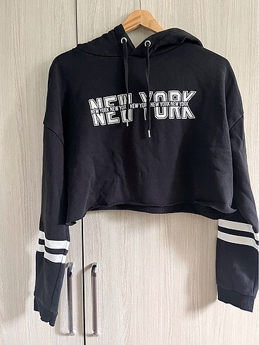H&M crop sweatshirt