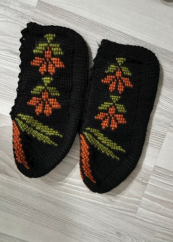 Nakışlı El Örgüsü Patik - Görsel 2