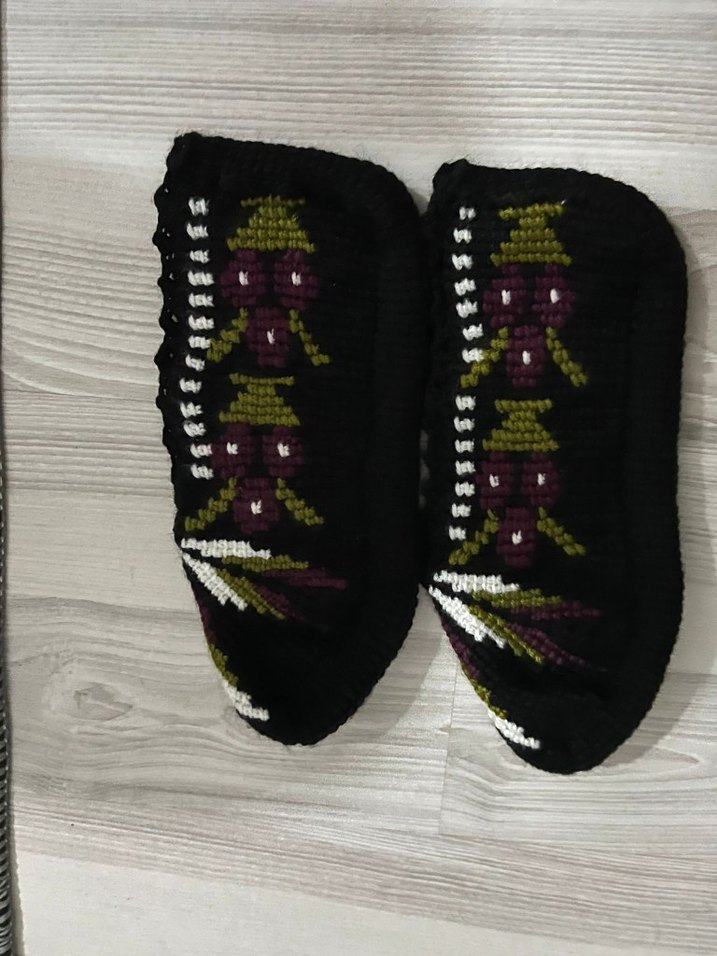 Nakışlı El Örgüsü Patik - Görsel 3