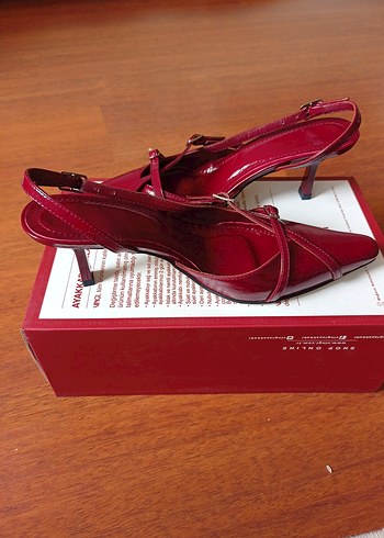 Bordo Parlak Deri Tokalı Stiletto