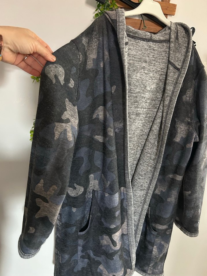 Gri Kamuflaj Desenli Uzun Kadın hırka - Görsel 3