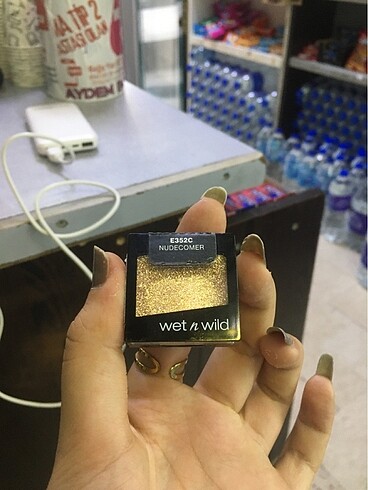 Wet n wild Simli göz farı