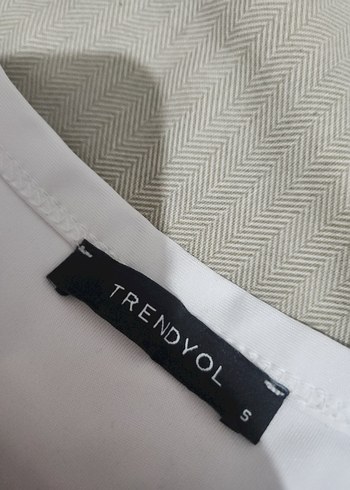 Beyaz Kısa Kollu Crop Top - Görsel 3