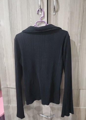 Düğmeli Siyah V Yaka Kadın - Görsel 2