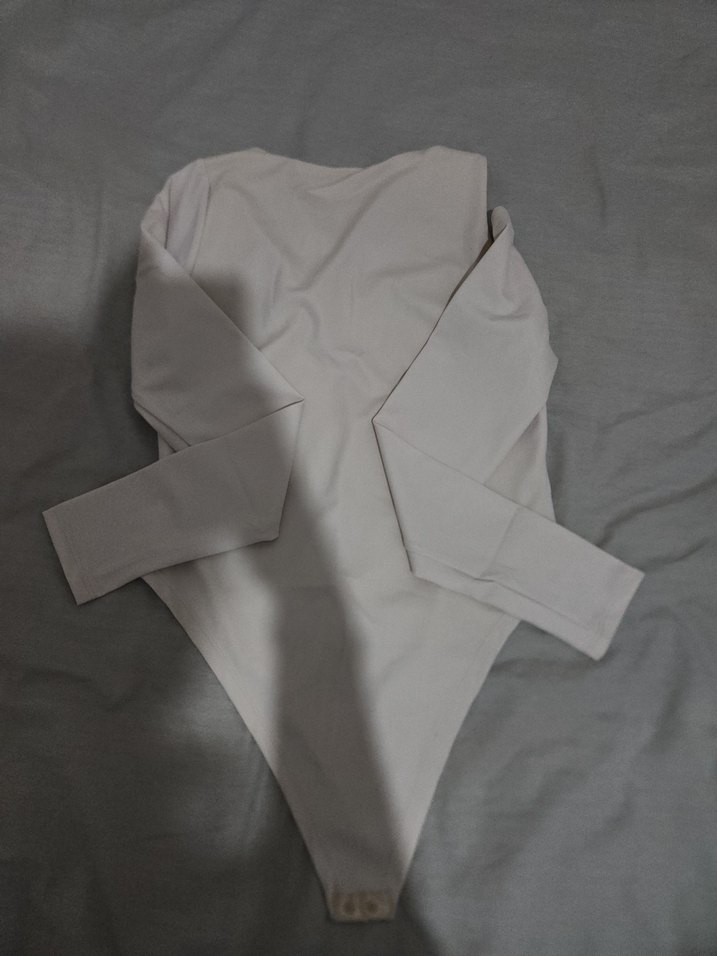 Beyaz V Yaka Uzun Kollu Kadın Bluz - Görsel 2