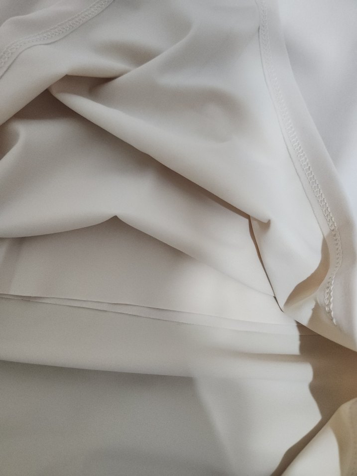 Beyaz V Yaka Uzun Kollu Kadın Bluz - Görsel 3